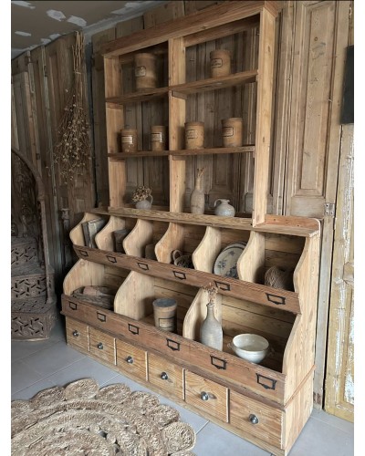 Ancien meuble de grainetier