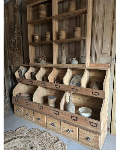 Ancien meuble de grainetier