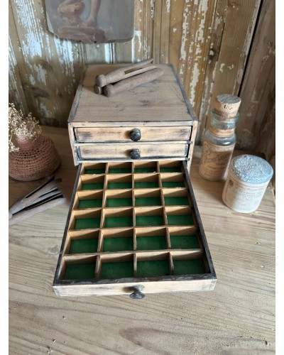 Ancienne petite layette de bijoutier