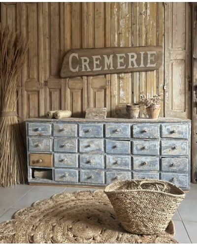Ancien meuble d'atelier