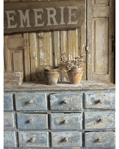 Ancien meuble d'atelier