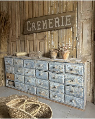 Ancien meuble d'atelier