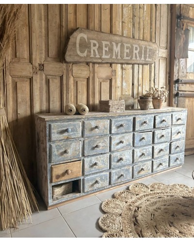 Ancien meuble d'atelier