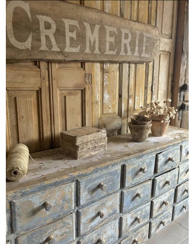 Ancien meuble d'atelier