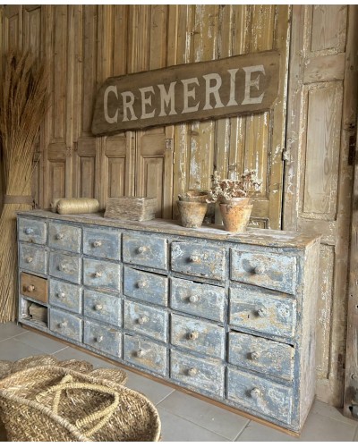Ancien meuble d'atelier