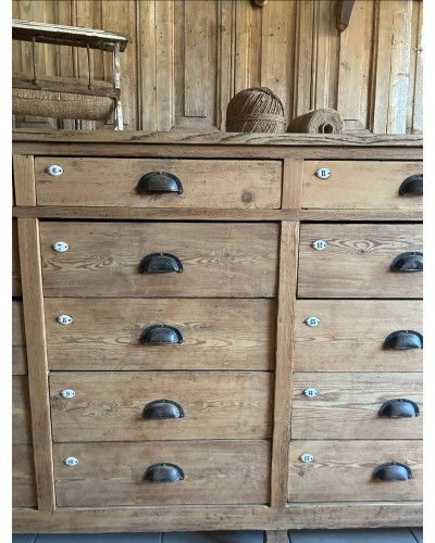 Ancien comptoir de mercerie