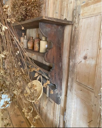 Ancienne étagère à épices