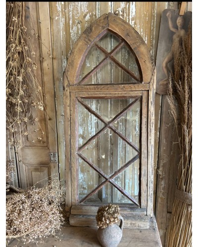 Ancienne fenêtre de chapelle