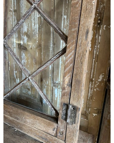 Ancienne fenêtre de chapelle