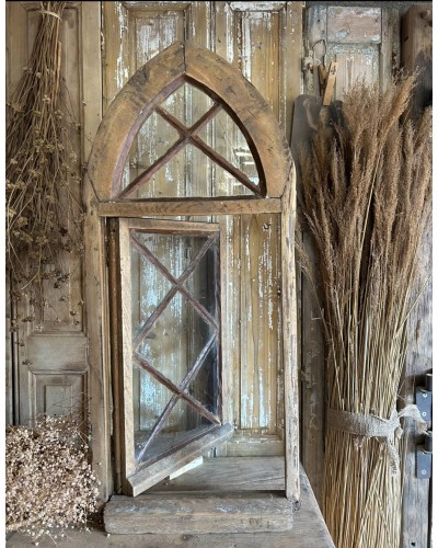 Ancienne fenêtre de chapelle
