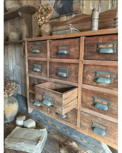 Petit meuble à tiroirs