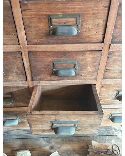Petit meuble à tiroirs