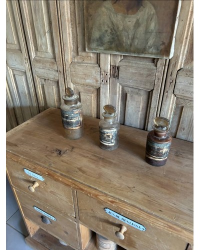 Meuble de métier , meuble à tiroirs avec plaques émaillées