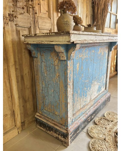 Ancien comptoir de commerce à la superbe patine