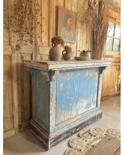Ancien comptoir de commerce à la superbe patine