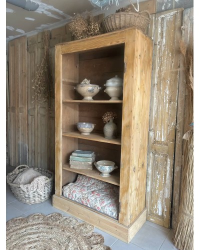 Ancienne bonnetière en bois