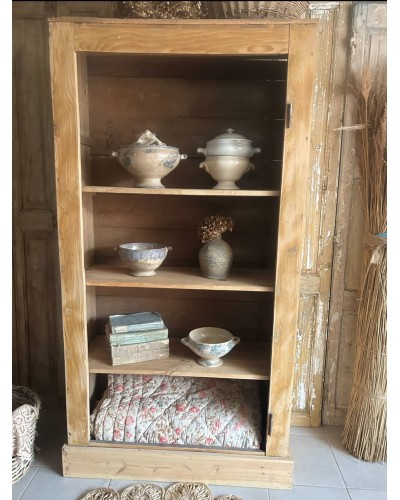 Ancienne bonnetière en bois