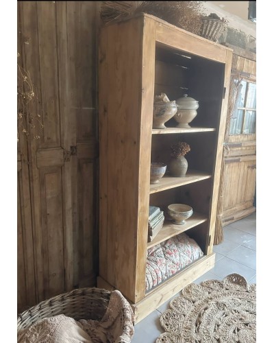 Ancienne bonnetière en bois