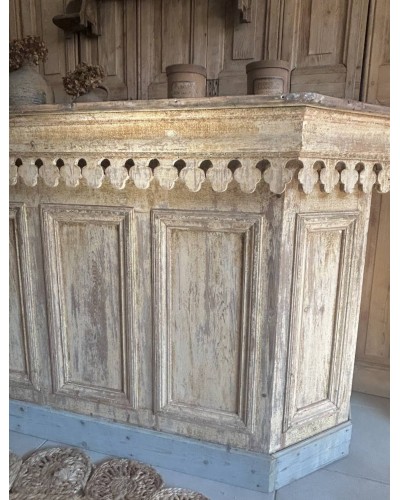 Ancien comptoir de commerce en bois patiné