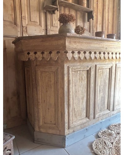 Ancien comptoir de commerce en bois patiné