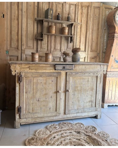 Ancien comptoir de commerce en bois patiné