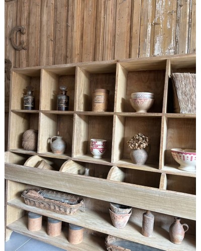 Ancien meuble d'épicerie