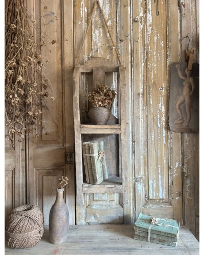 Etagère suspendue en bois brut - authentique et poétique