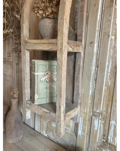 Etagère suspendue en bois brut - authentique et poétique