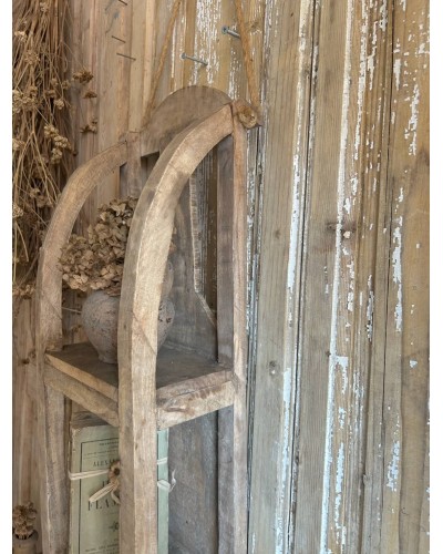 Etagère suspendue en bois brut - authentique et poétique