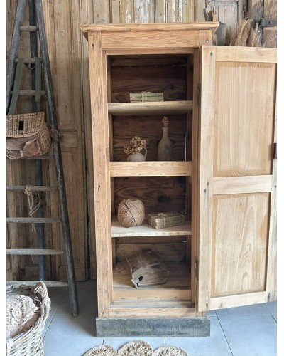 Bonnetiere ancienne en bois avec plaque émaillée