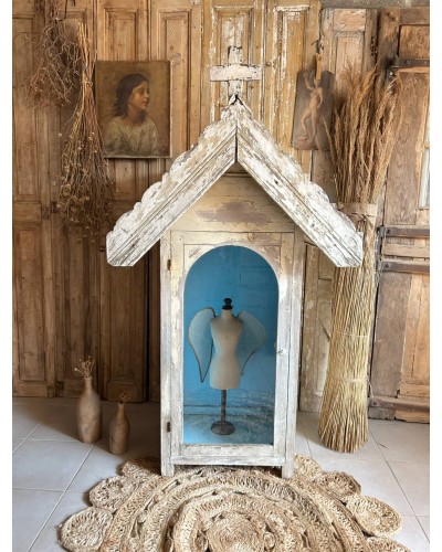 Ancien édicule religieux - Vitrine de dévotion au charme sacré - chapelle