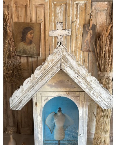 Ancien édicule religieux - Vitrine de dévotion au charme sacré - chapelle