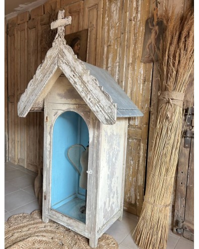 Ancien édicule religieux - Vitrine de dévotion au charme sacré - chapelle