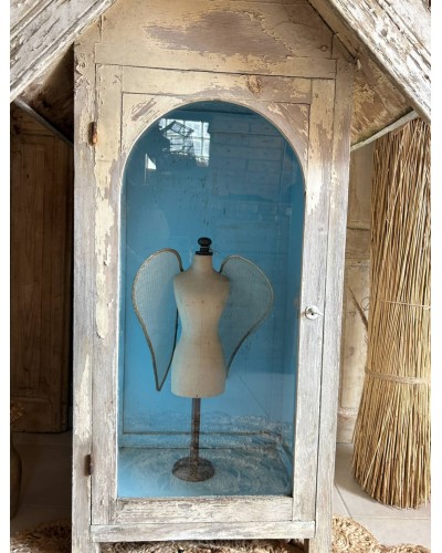 Ancien édicule religieux - Vitrine de dévotion au charme sacré - chapelle