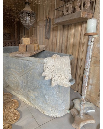 Ancienne baignoire en zinc du 18 ème