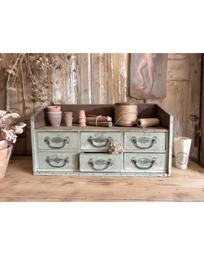 Petit meuble d'atelier