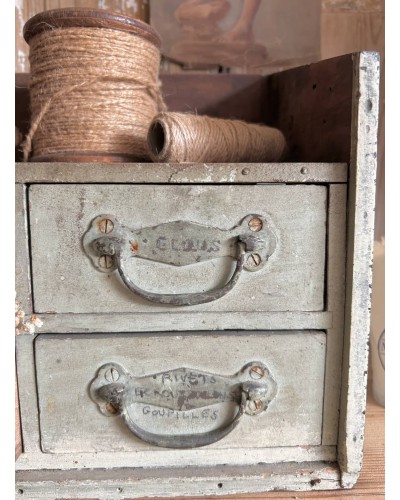 Petit meuble d'atelier