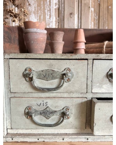 Petit meuble d'atelier