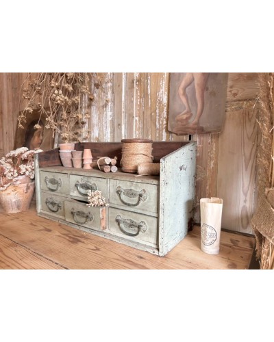 Petit meuble d'atelier
