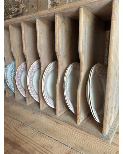 Ancien meuble trieur en bois brut