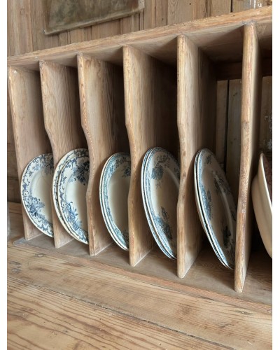 Ancien meuble trieur en bois brut