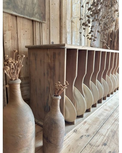 Ancien meuble trieur en bois brut