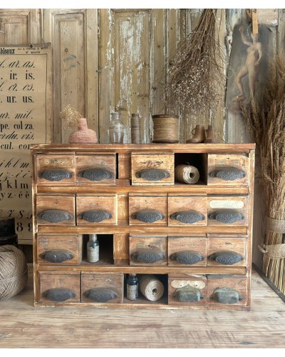 Meuble de métier ancien - pièces d'atelier au charme authentique