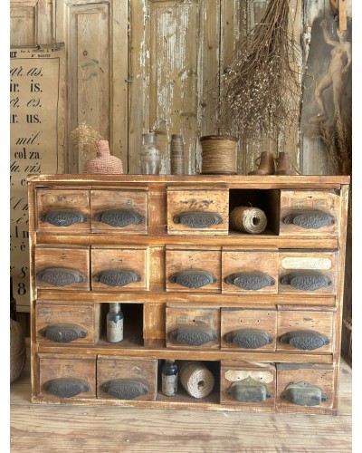 Meuble de métier ancien - pièces d'atelier au charme authentique