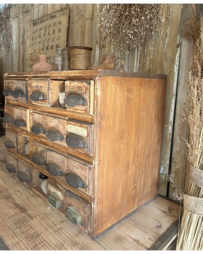 Meuble de métier ancien - pièces d'atelier au charme authentique