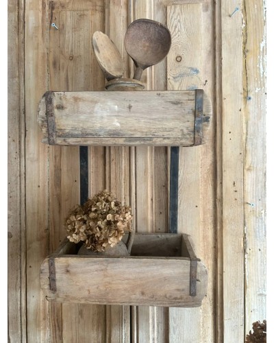 Etagéres murales vintage - anciens moules en bois détournés - modèle 2