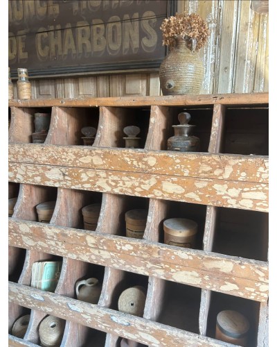 Ancien meuble grainetier patiné