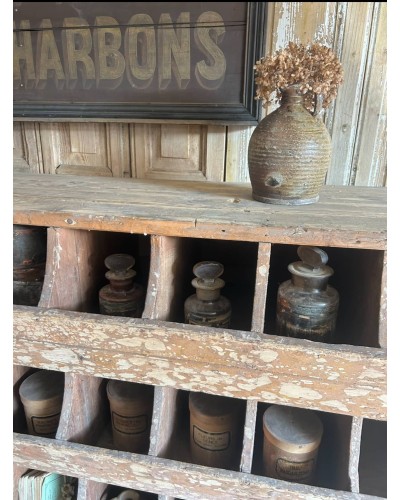 Ancien meuble grainetier patiné