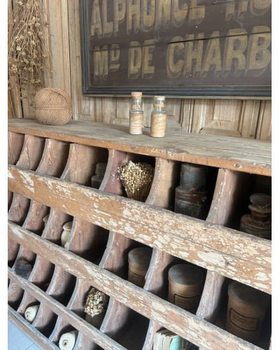 Ancien meuble grainetier patiné