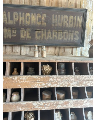 Ancien meuble grainetier patiné